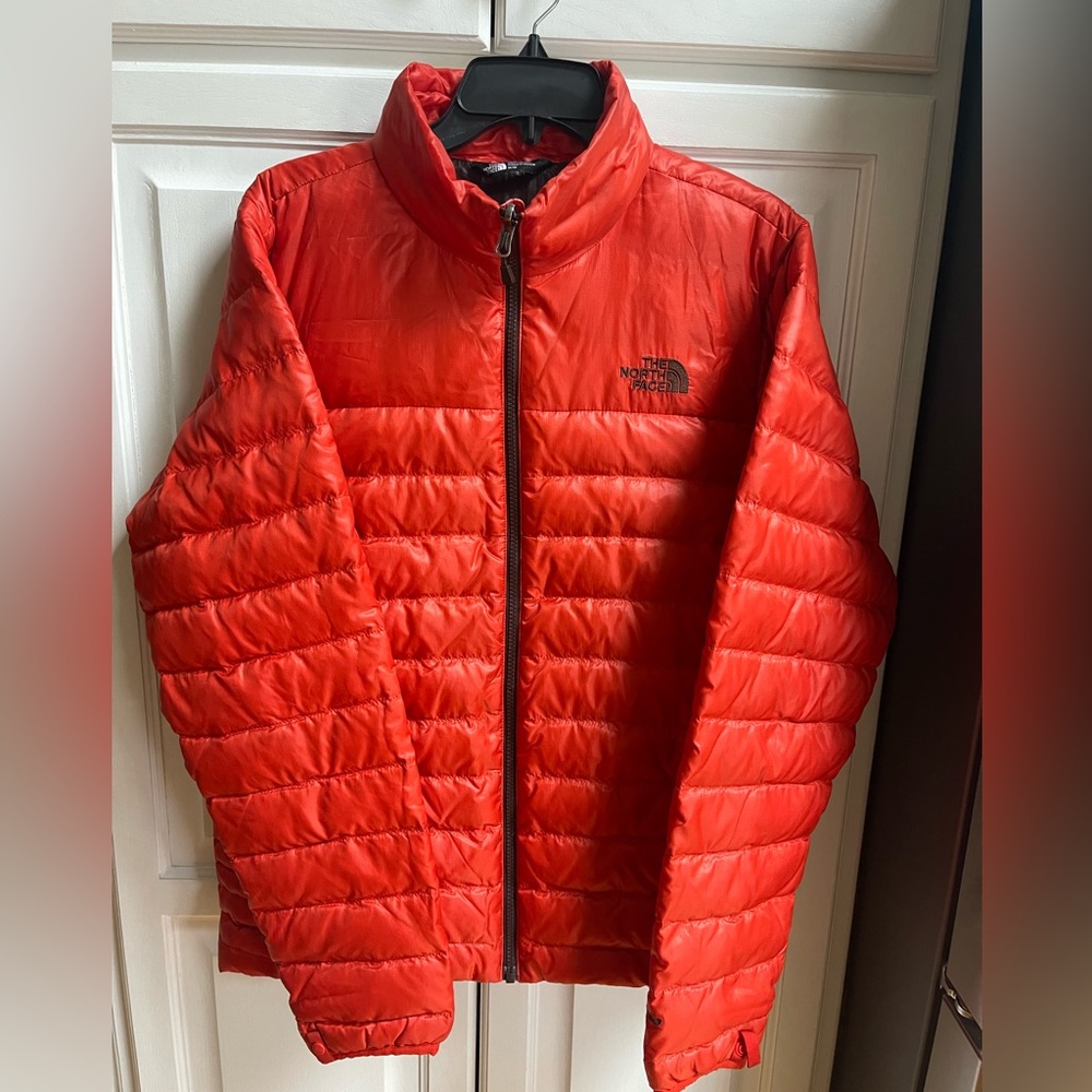 Size Medium North Face Zip Up 550 Warm winter jacket puffer